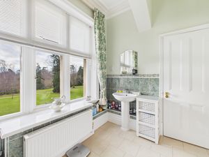 En suite Bathroom - click for photo gallery